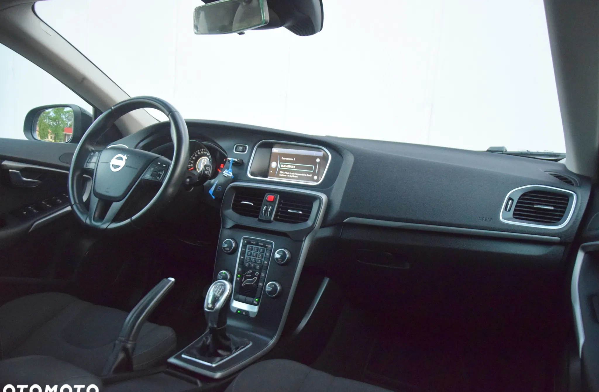 Volvo V40 cena 33700 przebieg: 206430, rok produkcji 2013 z Stryków małe 781